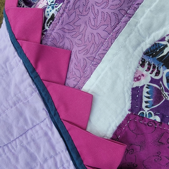 Handmade purple and white butterfly patchwork lap quilt - Picture 9 of 10